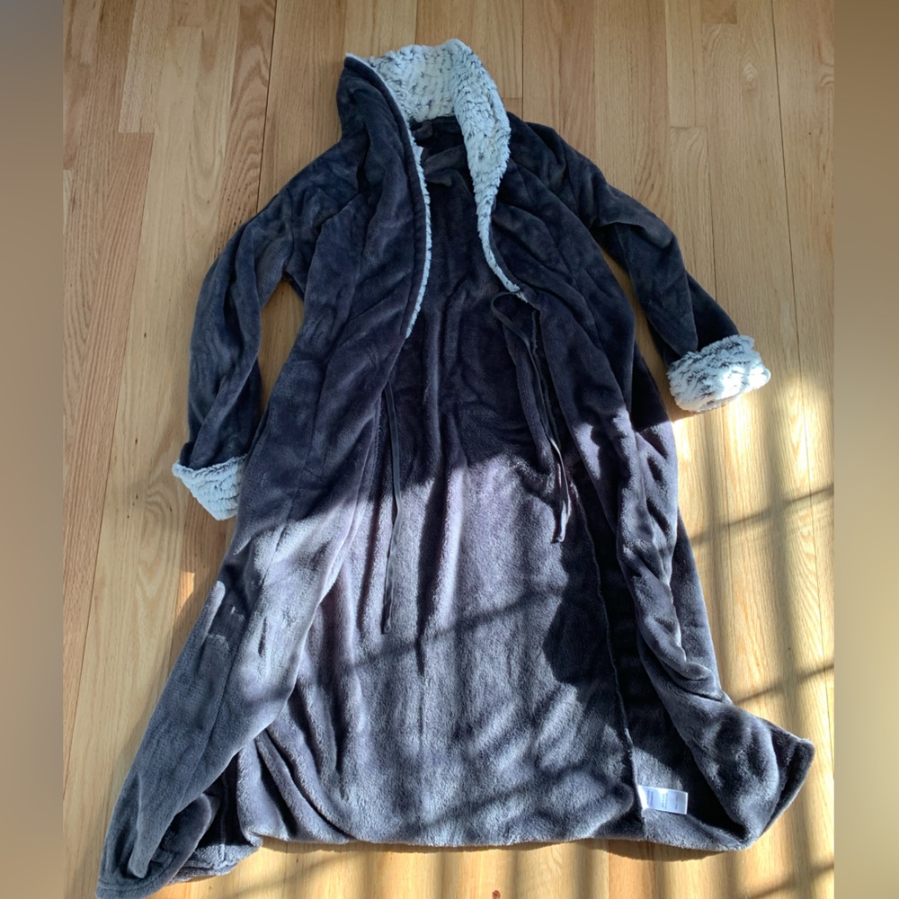 Fuzzy Incredibly Soft Grey Robe Large - image 2